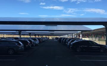 Abris solaires sur parking pour usagers